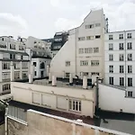 Large Welcoming Apartment In The Heart Of Paris