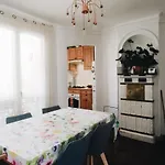 Large Welcoming Apartment In The Heart Of Paris